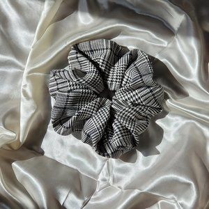 2 for 25! Giant scrunchies!